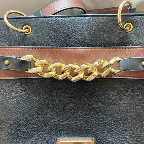 Adrienne Vittadini Black Crossbody Handle Purse‎ Gold Tone Accents Handbag - Picture 2 of 9